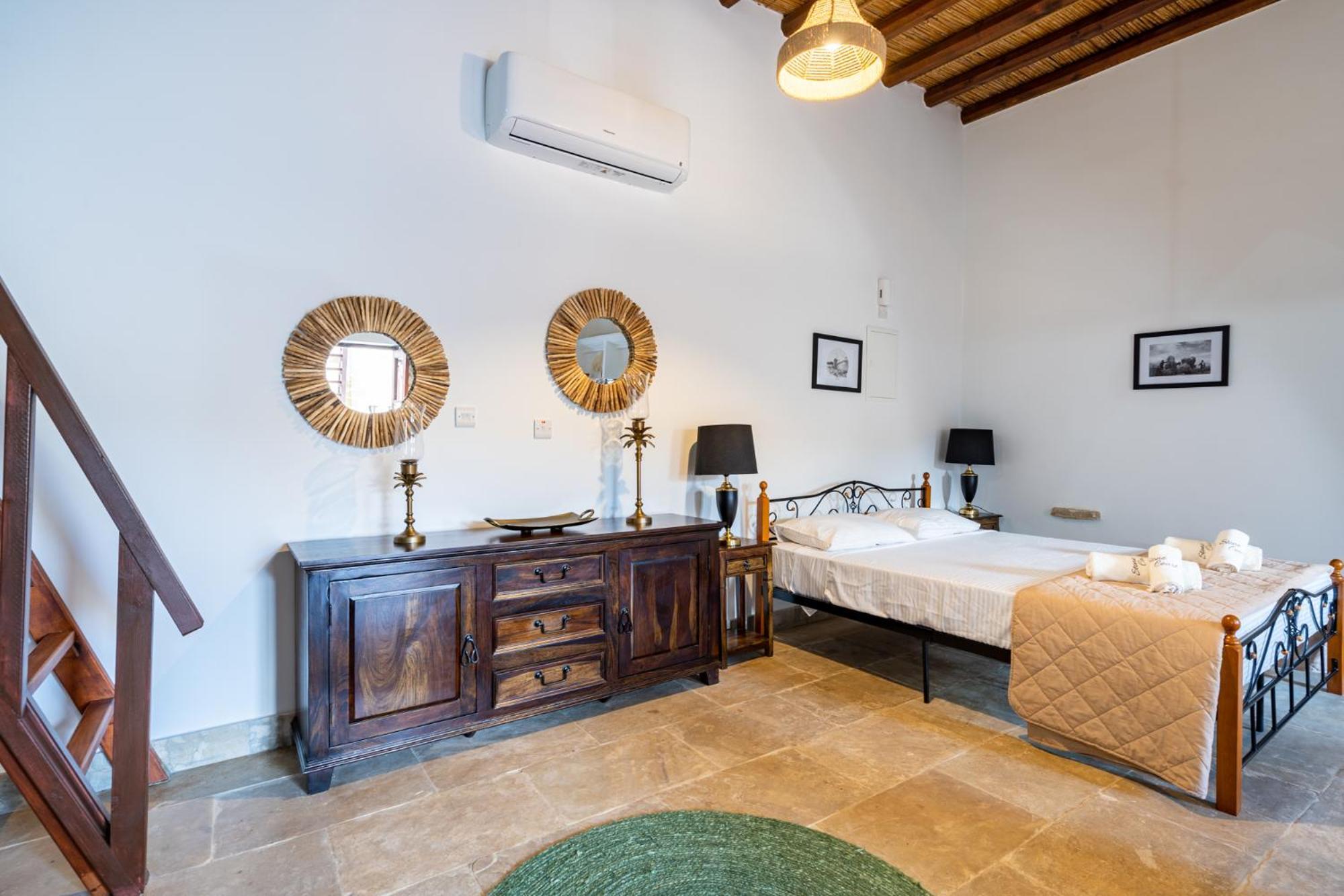 Stone Court Boutique Studios Miliou Luaran gambar