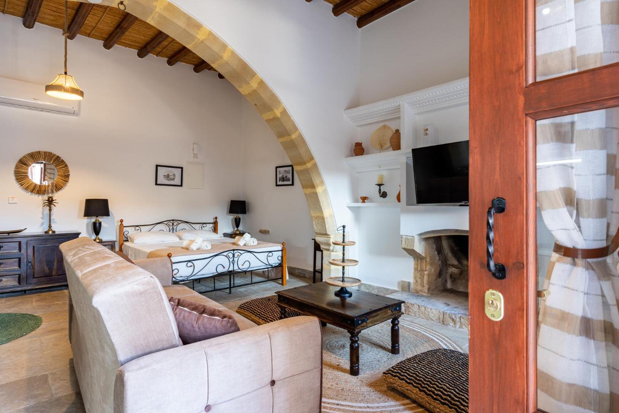 Stone Court Boutique Studios Miliou Luaran gambar