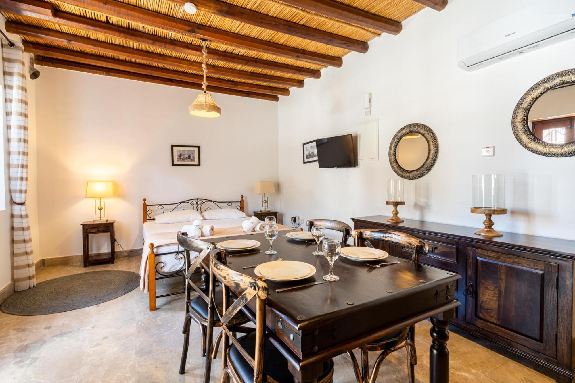 Stone Court Boutique Studios Miliou Luaran gambar