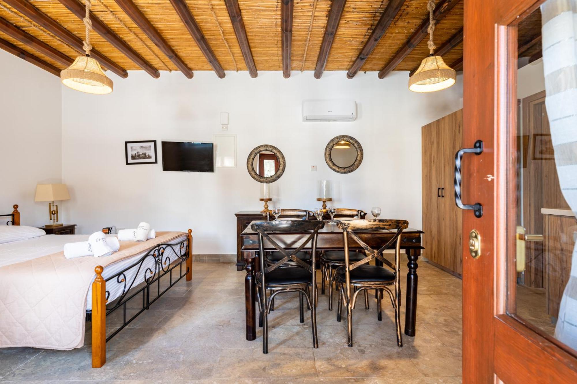 Stone Court Boutique Studios Miliou Luaran gambar