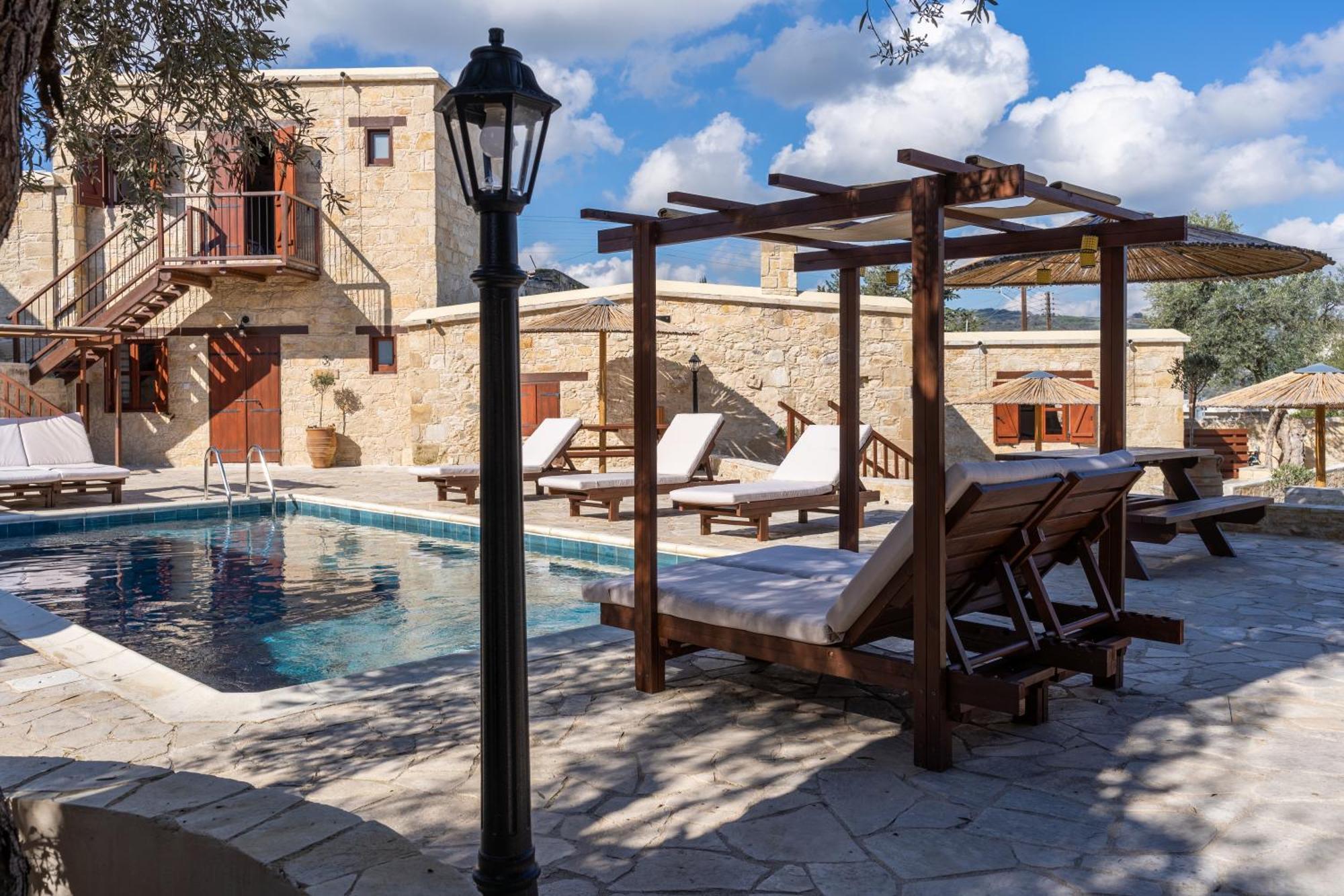 Stone Court Boutique Studios Miliou Luaran gambar